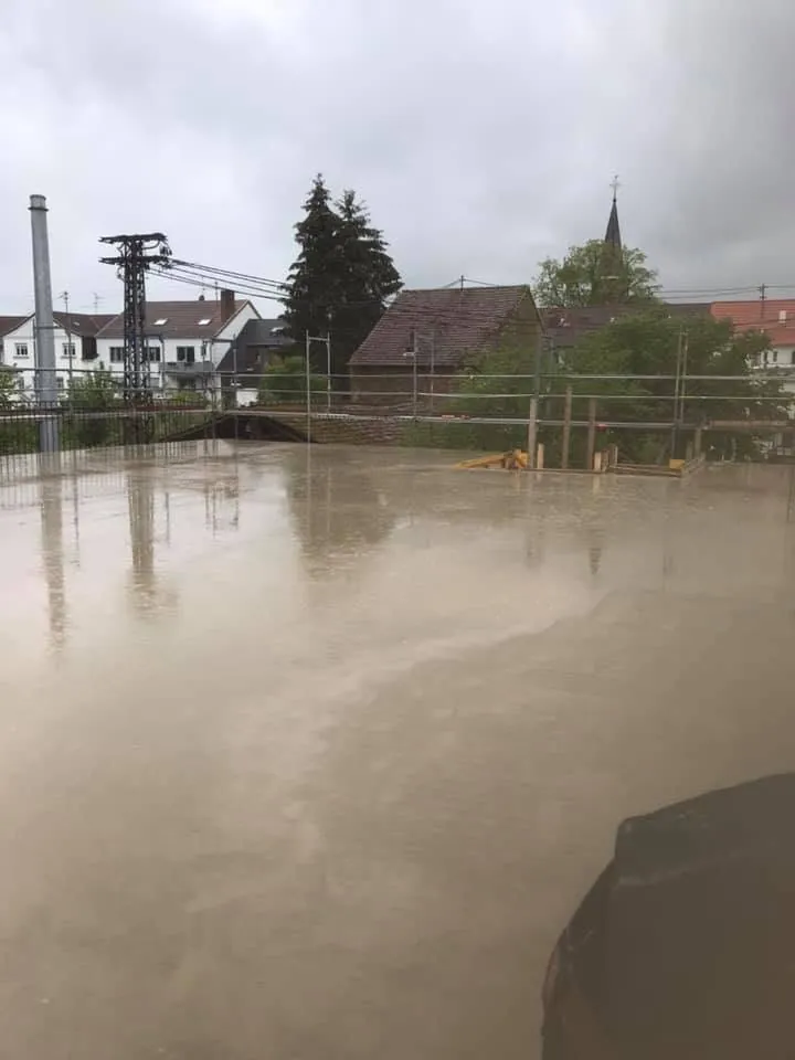 Frisch betonierte Geschossdecke