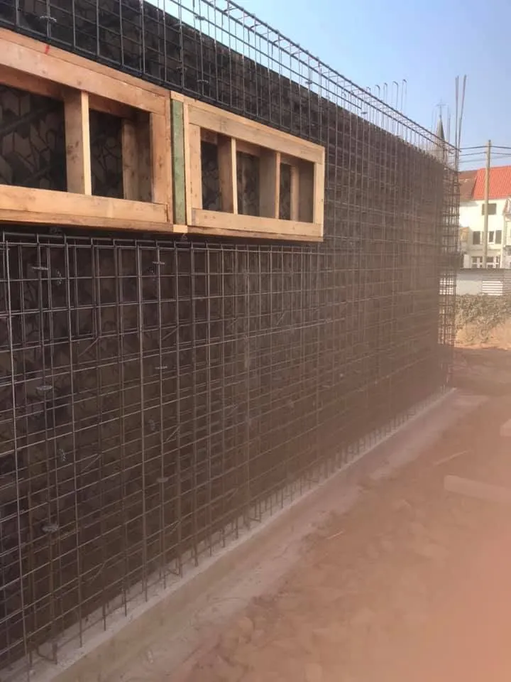Bewehrung einer Stahlbetonwand mit Aussparung für Fenster